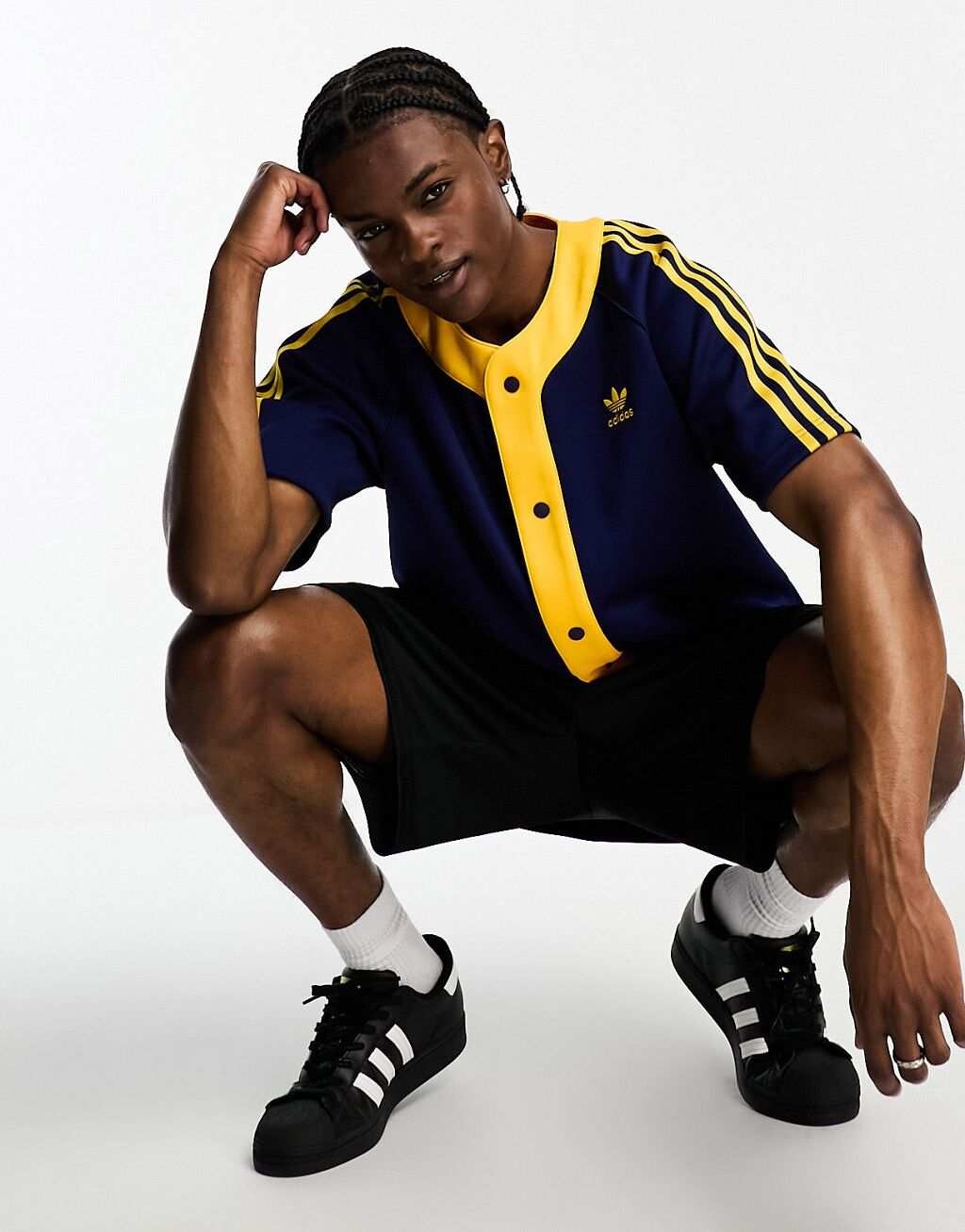 

Темно-сине-желтая бейсбольная рубашка adidas Originals Superstar