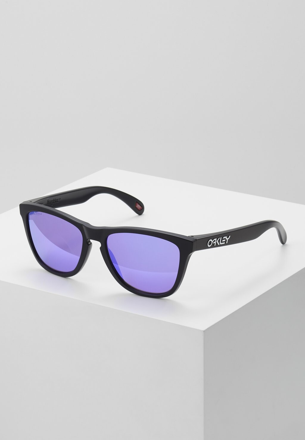 

Солнцезащитные очки Oakley, фиолетовый