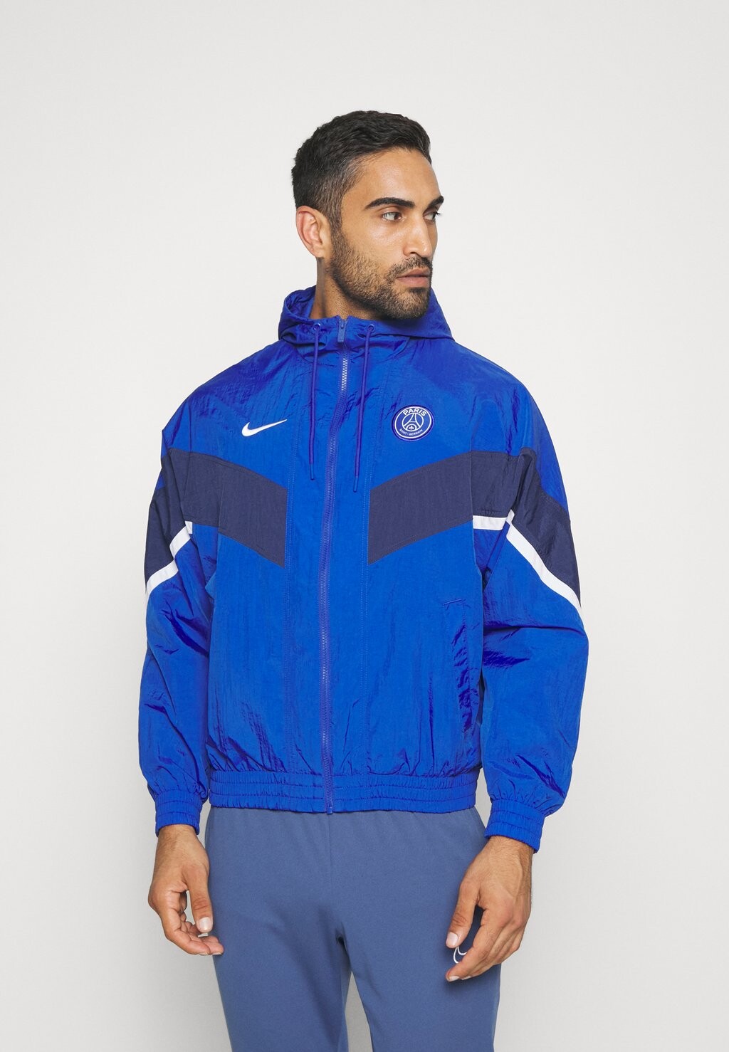 

Спортивная куртка Nike