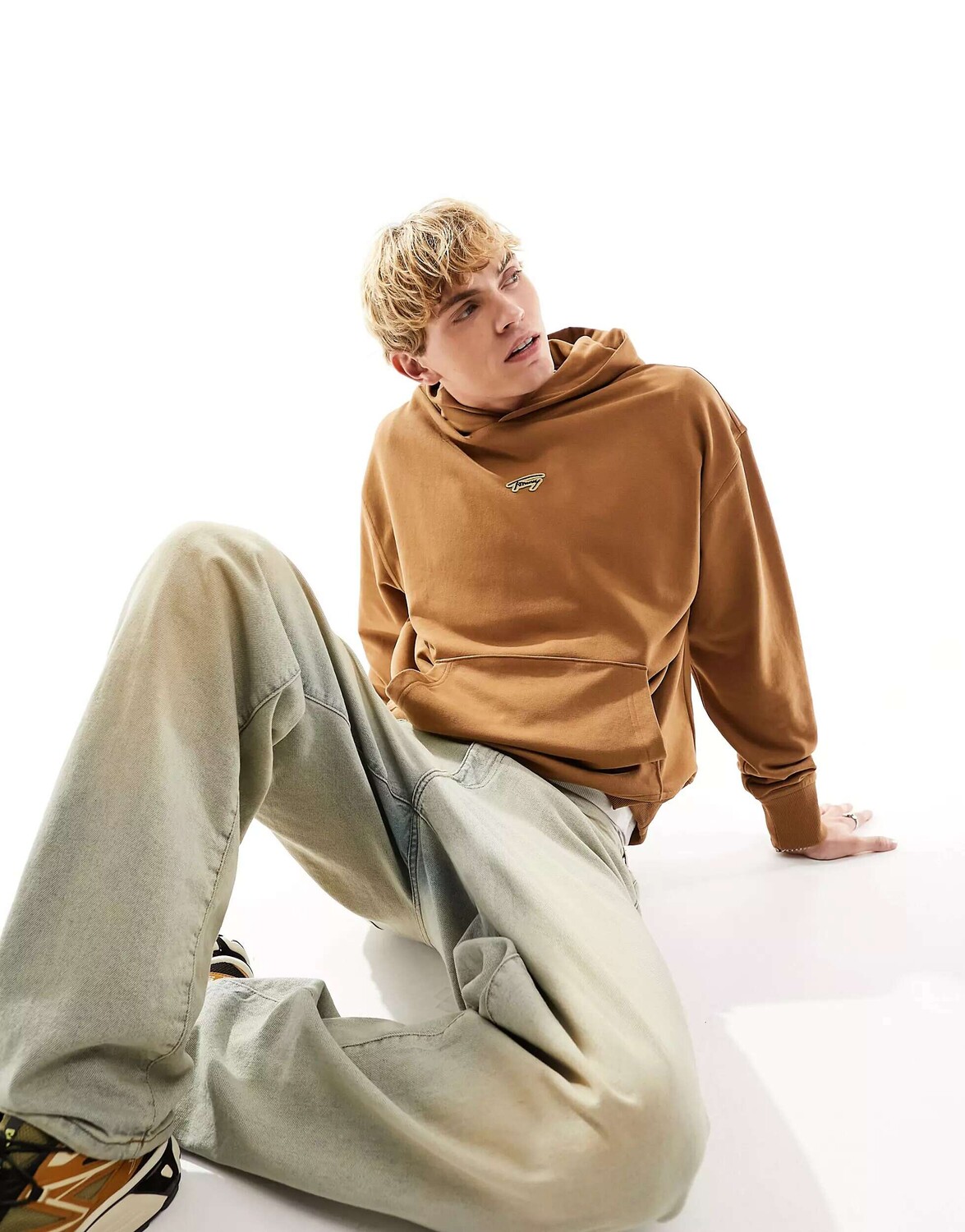 

Непринужденная толстовка с фирменным логотипом Tommy Jeans цвета хаки
