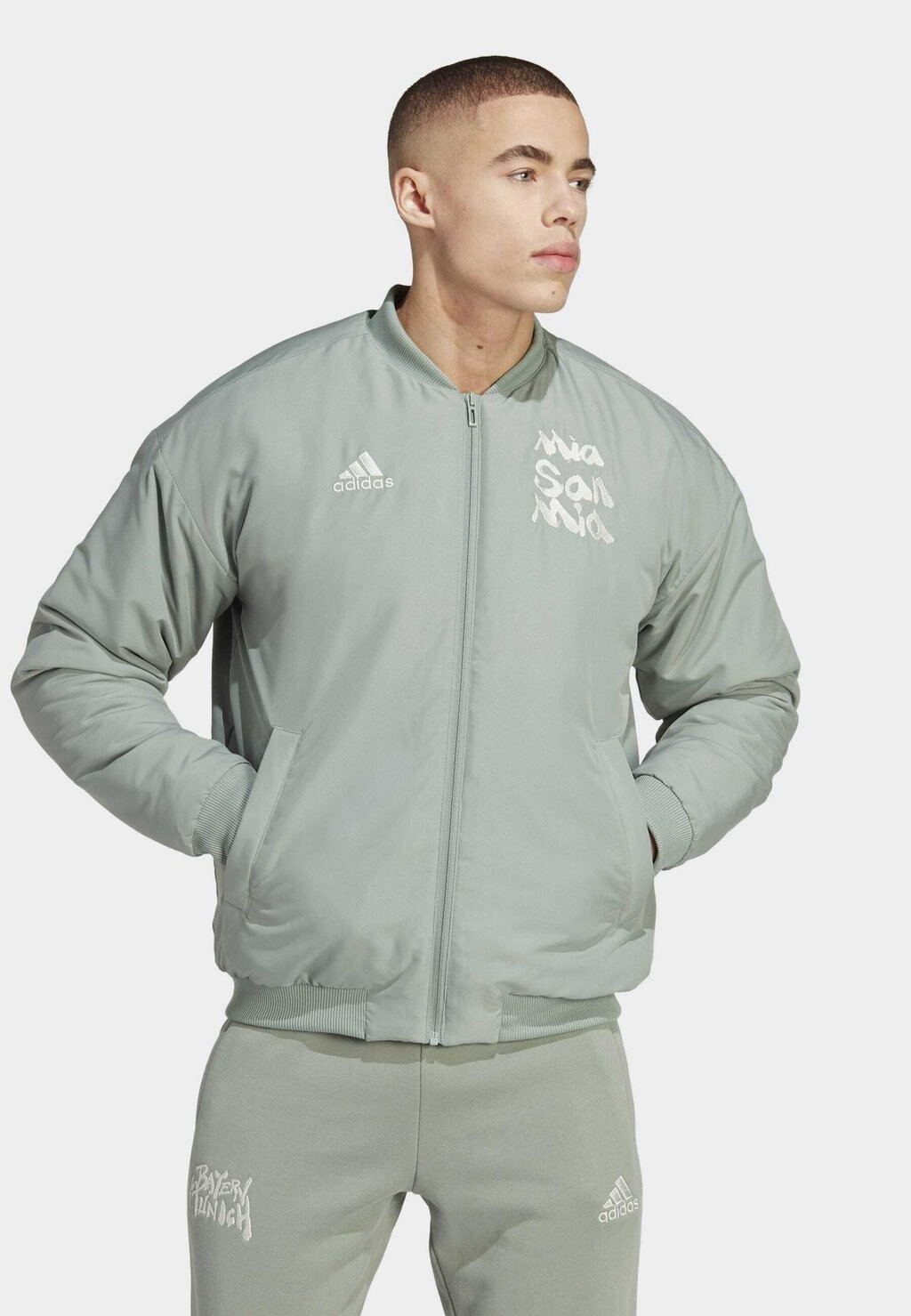 

Спортивная куртка Adidas