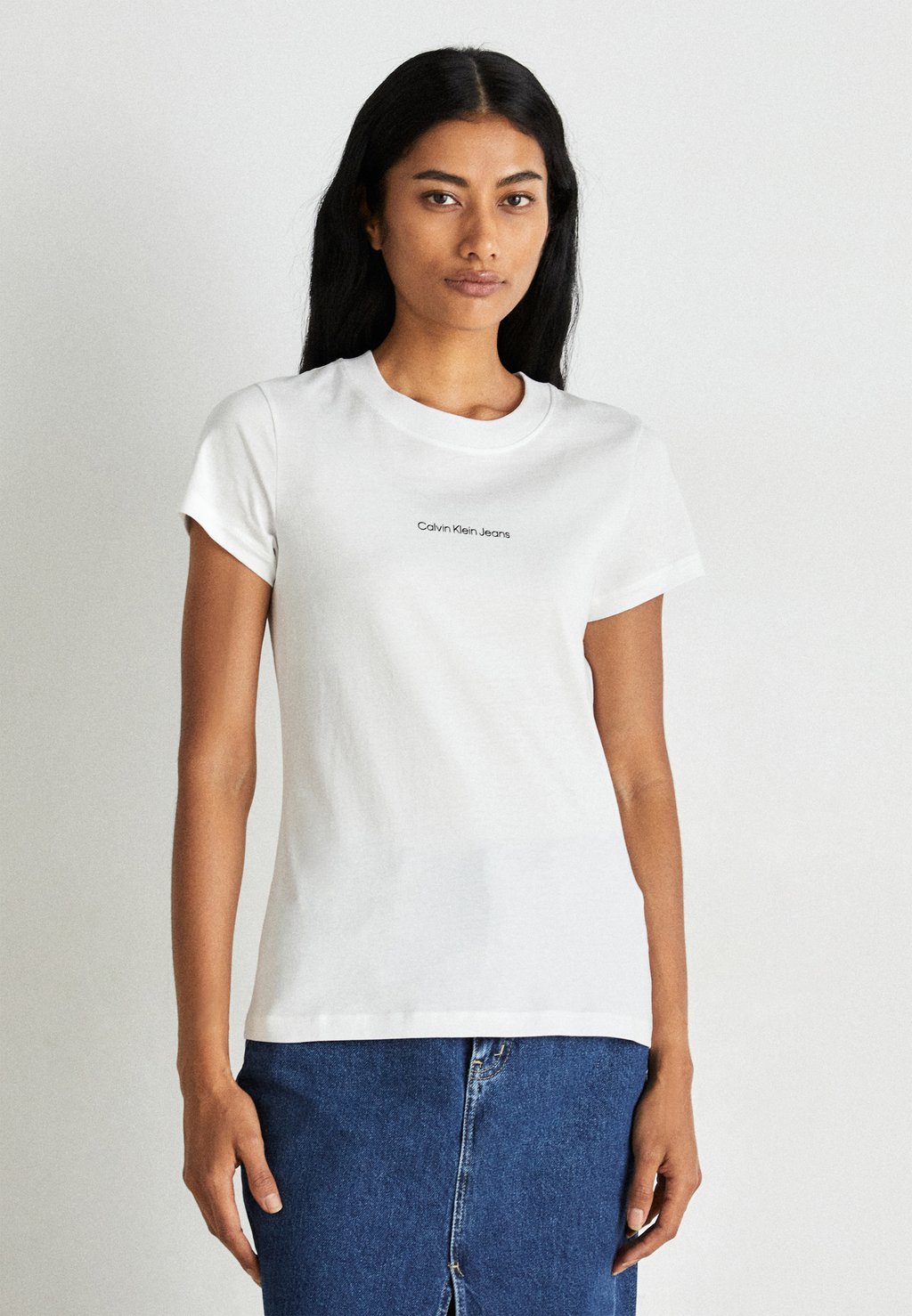 Базовая футболка CLASSIC SLIM CREW INSTITUTIONAL Calvin Klein Jeans, ярко-белый