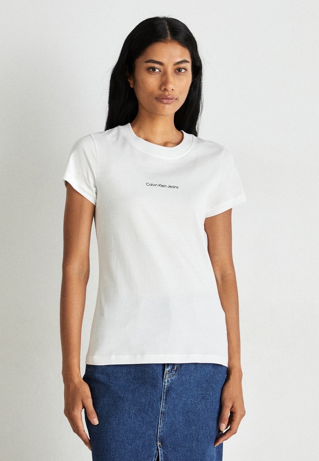 

Базовая футболка CLASSIC SLIM CREW INSTITUTIONAL Calvin Klein Jeans, ярко-белый