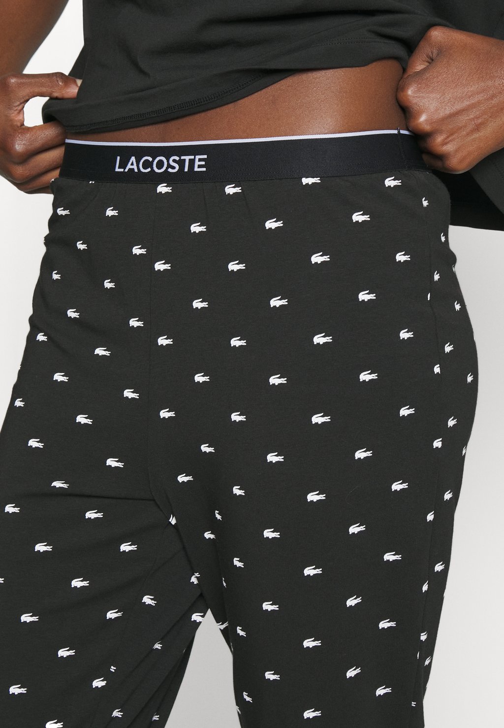 

Комплект ночного белья Lacoste, черный