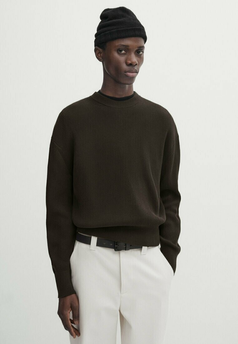 

ТЕКСТУРИРОВАННЫЙ КРУГЛЫЙ ВЫРЕЗ Studio Massimo Dutti