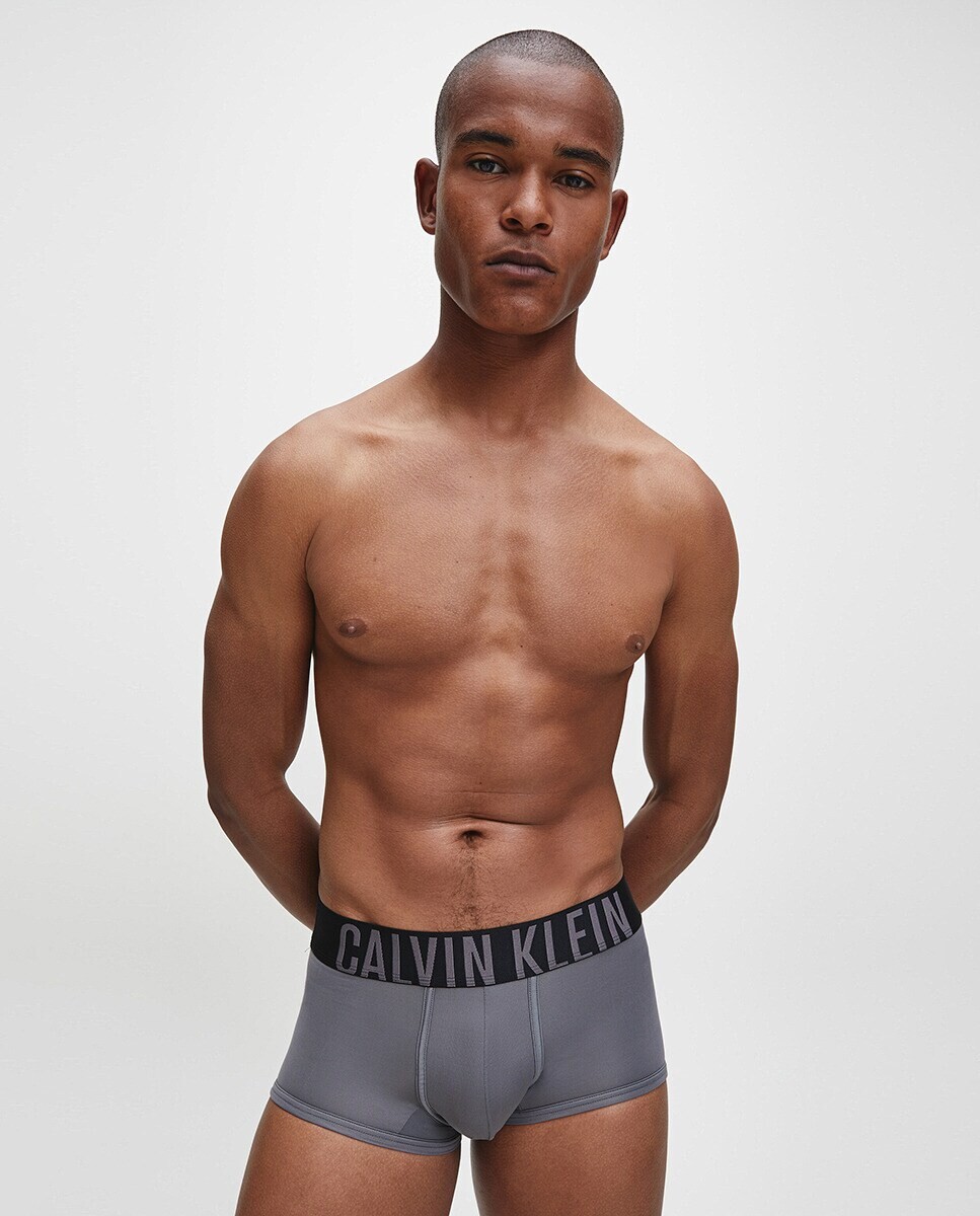 

Комплект из двух мужских трикотажных боксеров разных цветов Calvin Klein, мультиколор
