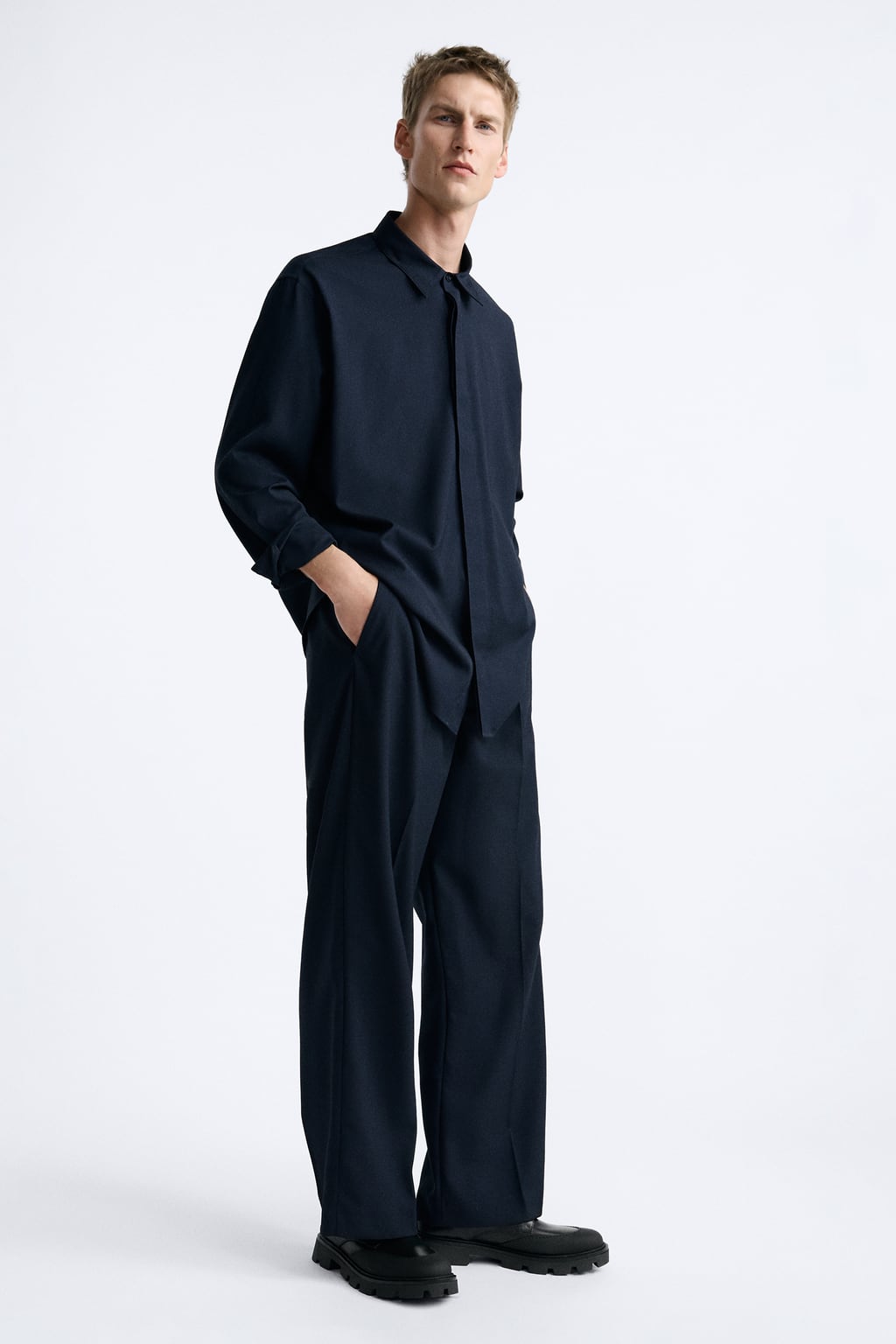 

Массивные кроссовки из ткани ZARA, черный