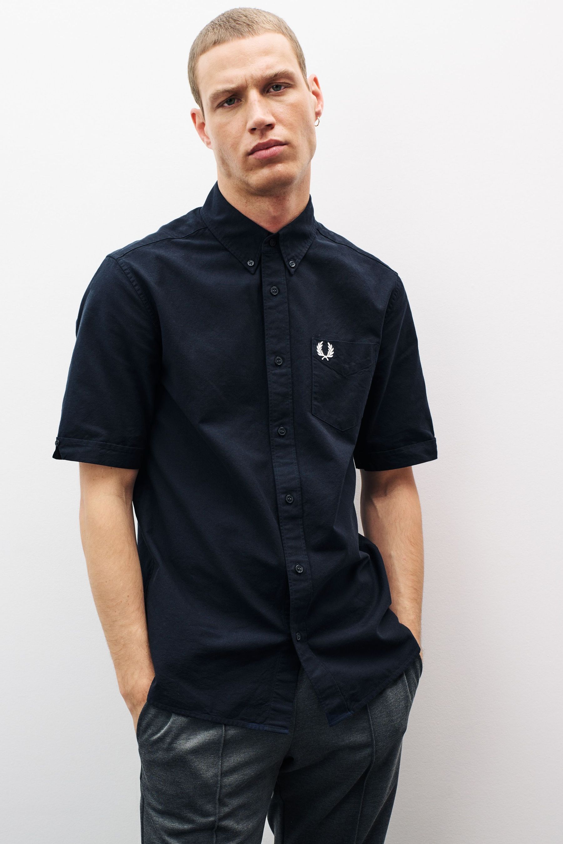 

Оксфордская рубашка с короткими рукавами Fred Perry, синий