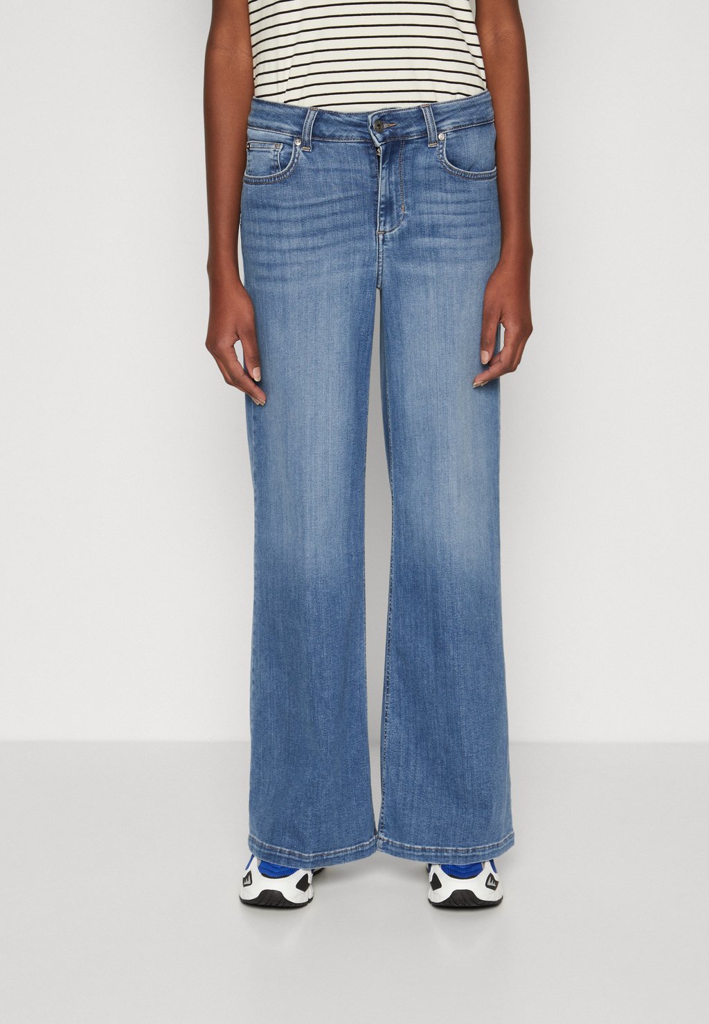 Расклешенные джинсы Liu Jo Jeans, синий брюки liu jo gf0061ma07e размер 174 9071 синий
