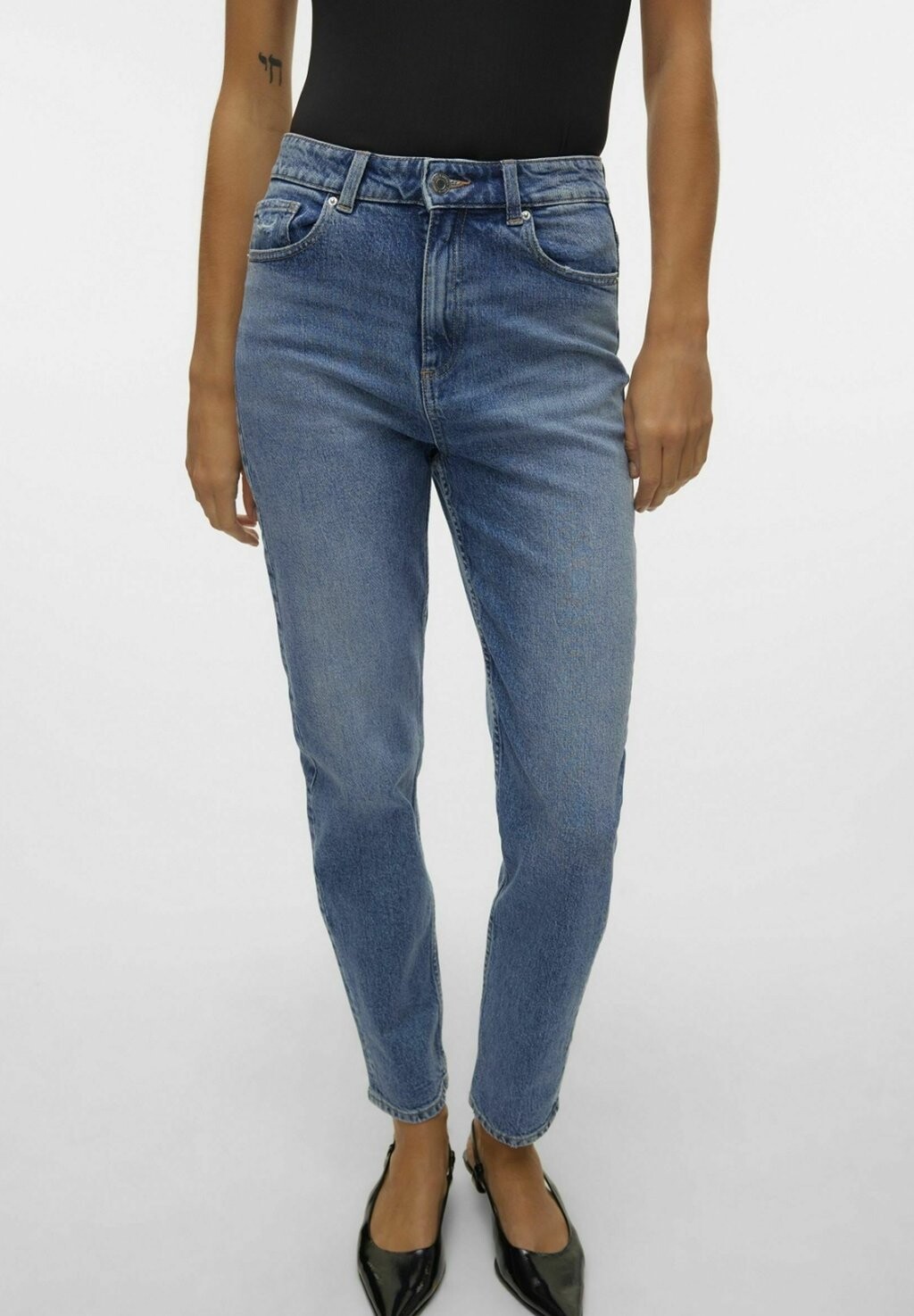 

Джинсы Tapered Fit MOM VMCARRIE SUPER HIGH RISE Vero Moda, цвет medium blue denim