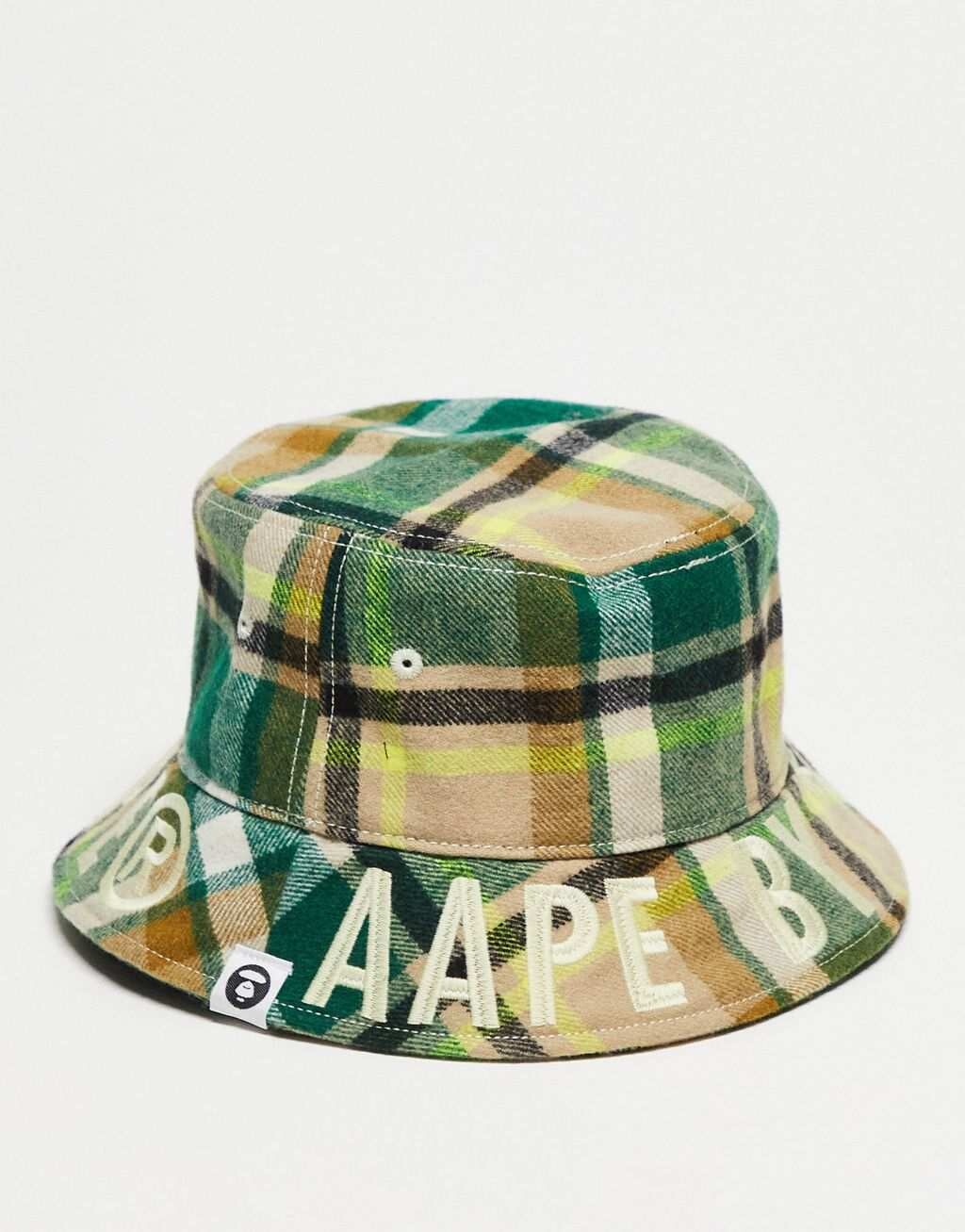

Шляпа-ведро Aape by A Bathing Ape в зелено-бежевую клетку с вышитым логотипом