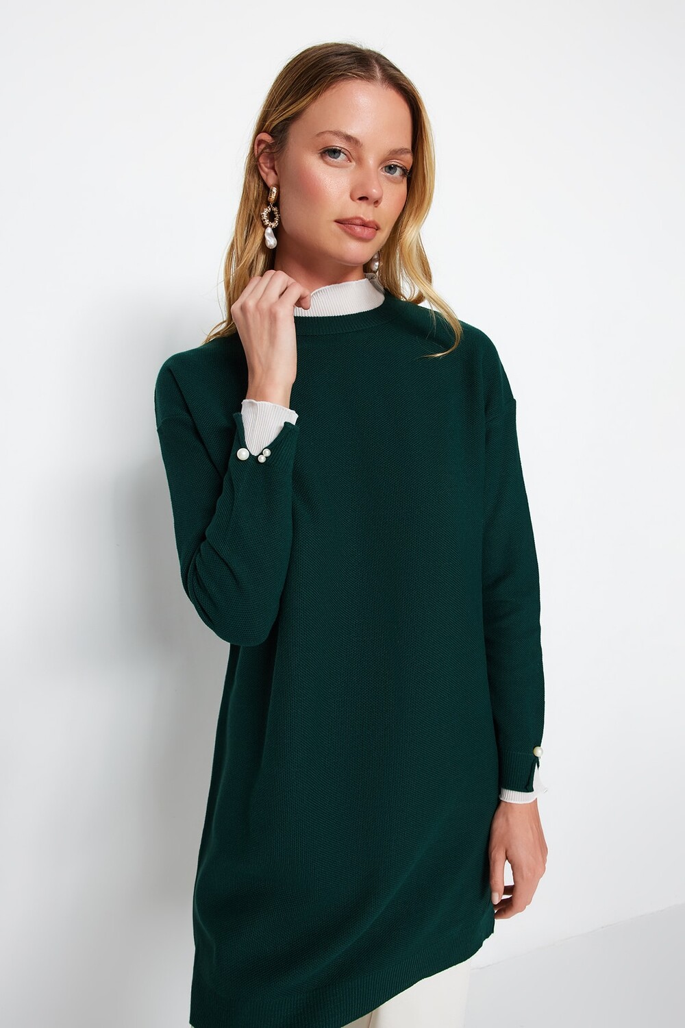 

Темно-зеленый трикотажный свитер с жемчужными рукавами Trendyol Modest