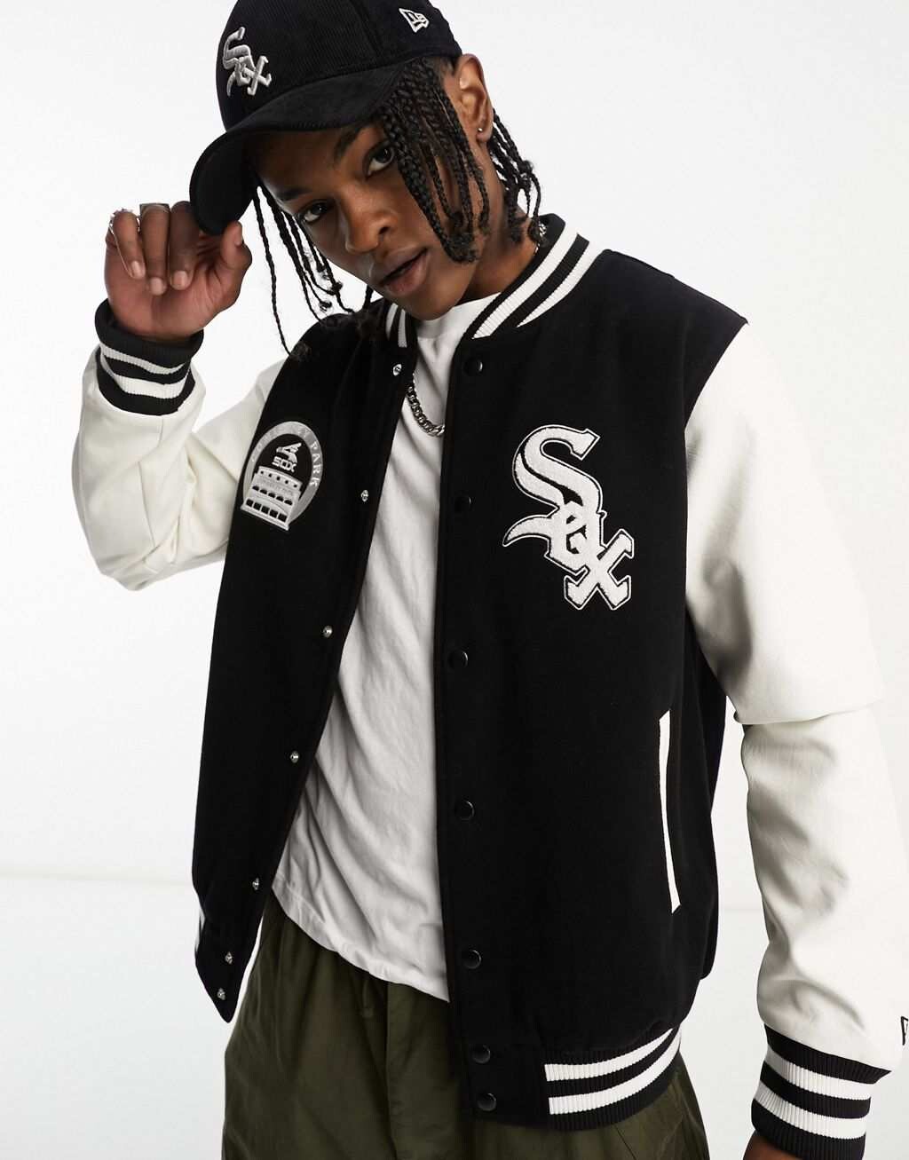 

Черная университетская куртка New Era Chicago White Sox Heritage
