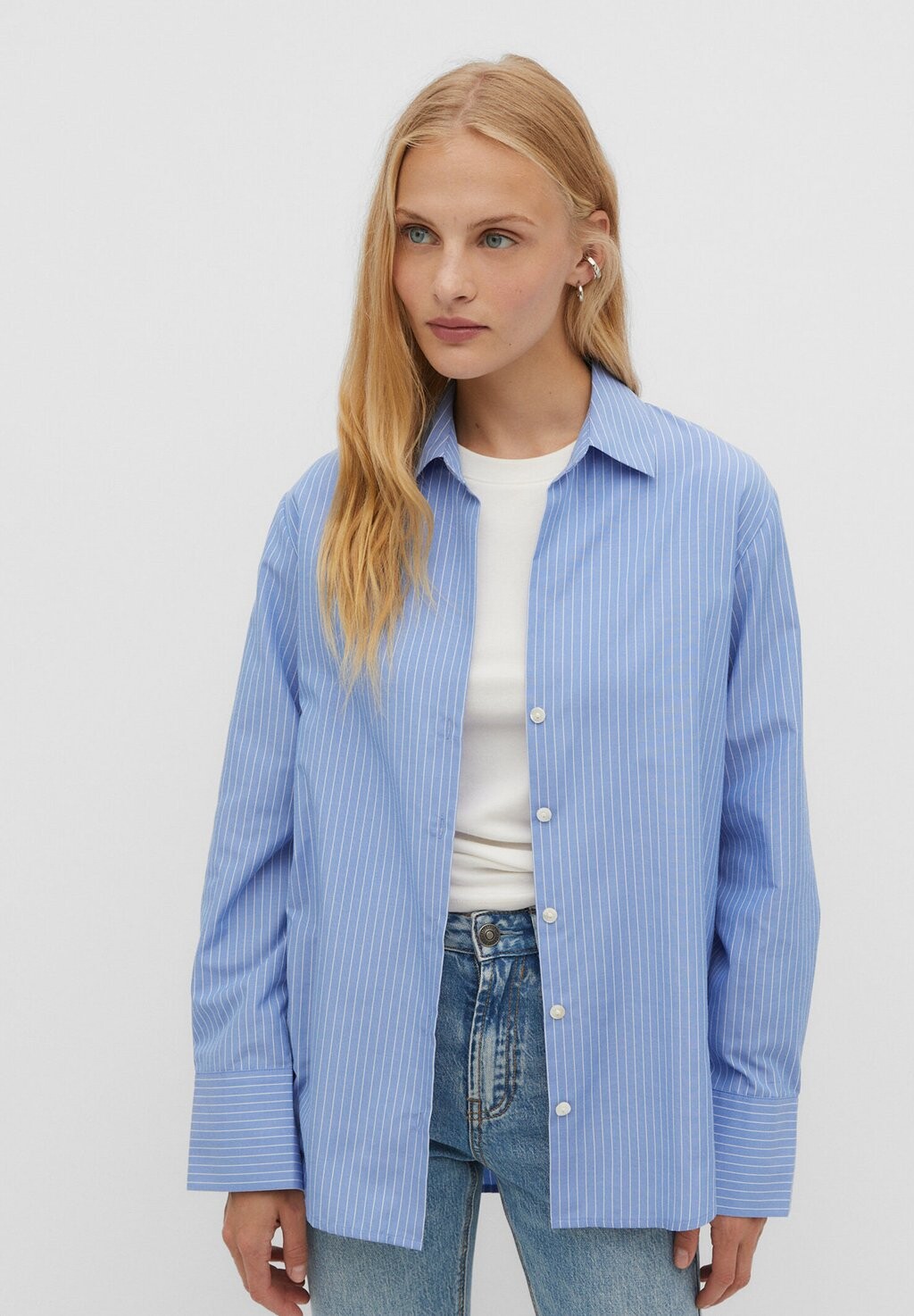 

Рубашка Ausgestellt Mit Streifen Stradivarius, цвет light blue