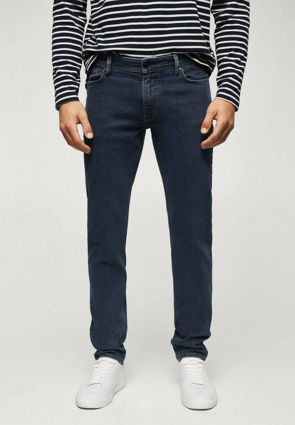 

Джинсы Slim fit Mango