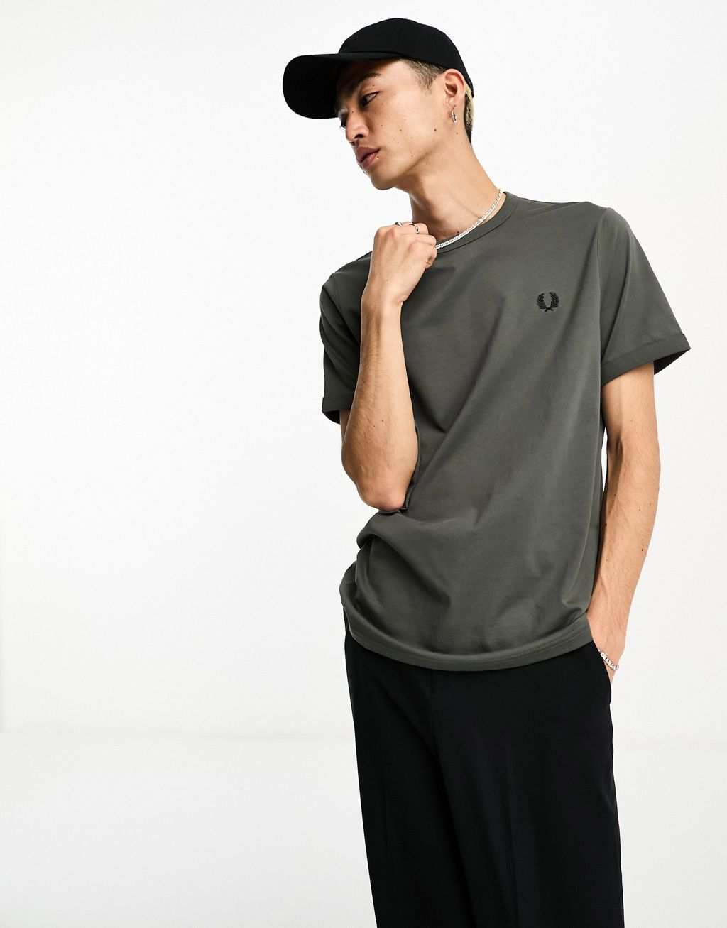 

Зеленая футболка цвета хаки Fred Perry Ringer