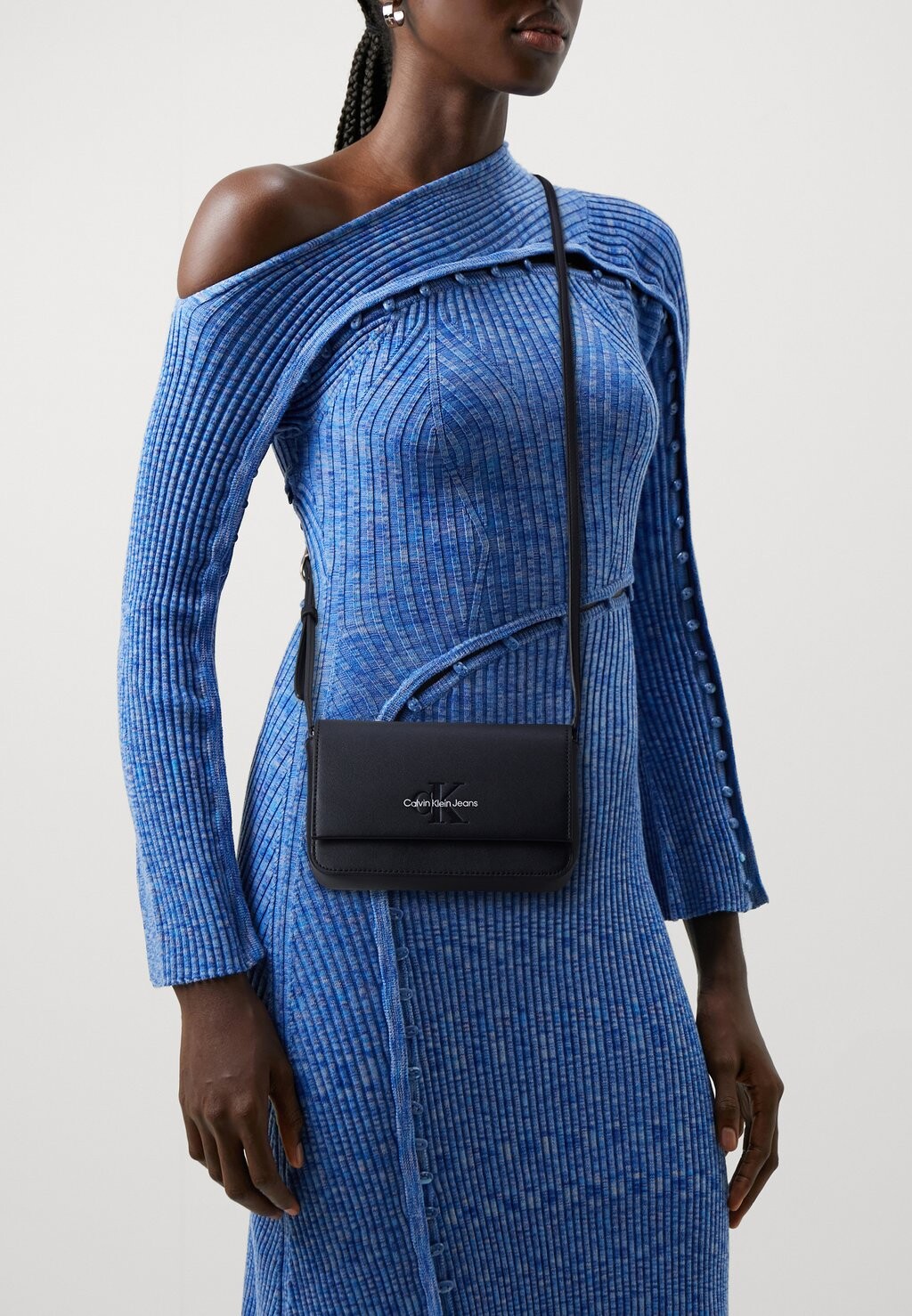 Сумка через плечо Sculpted Flap Phone Calvin Klein, модная черная