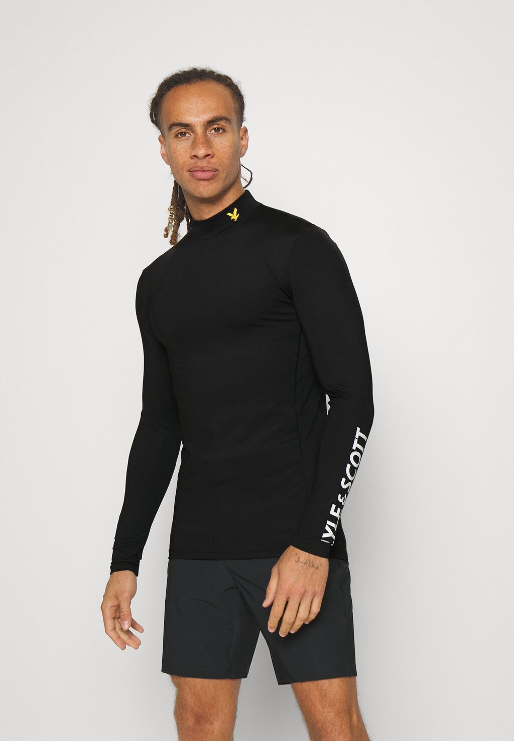 

Футболка Lyle & Scott