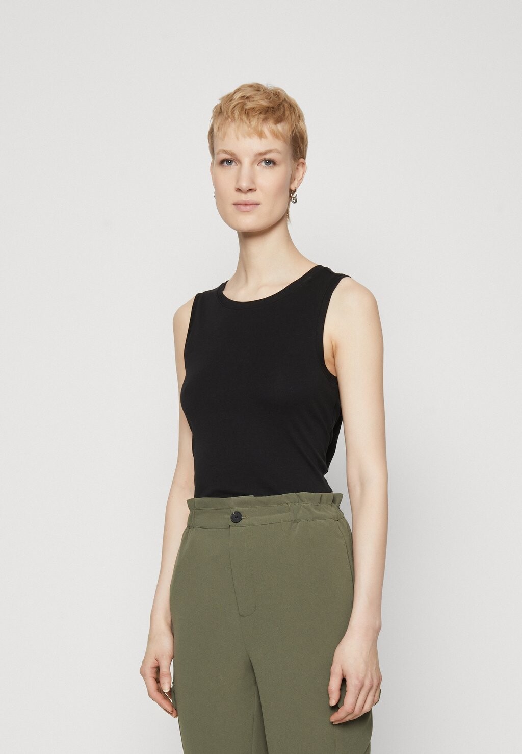 

Топ Gap, цвет black