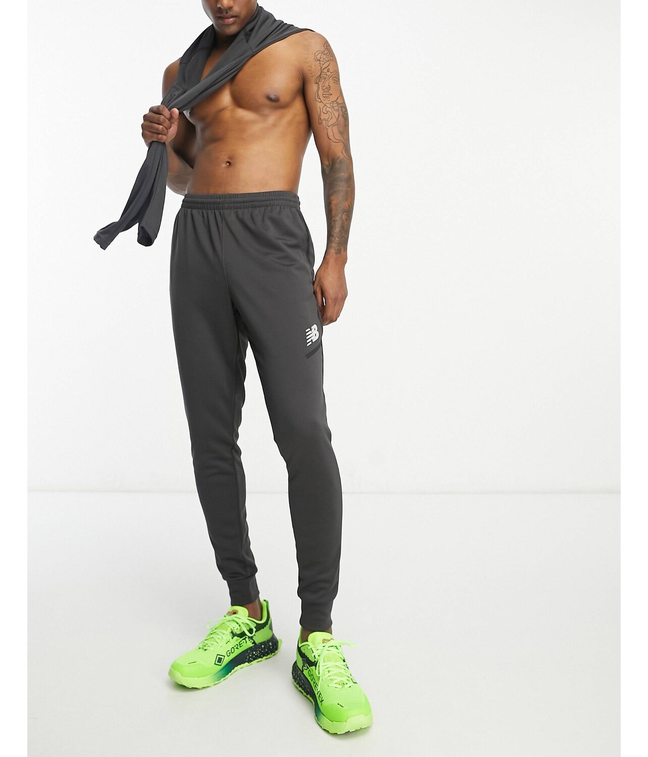 

Черные джоггеры New Balance Tenacity Football Training