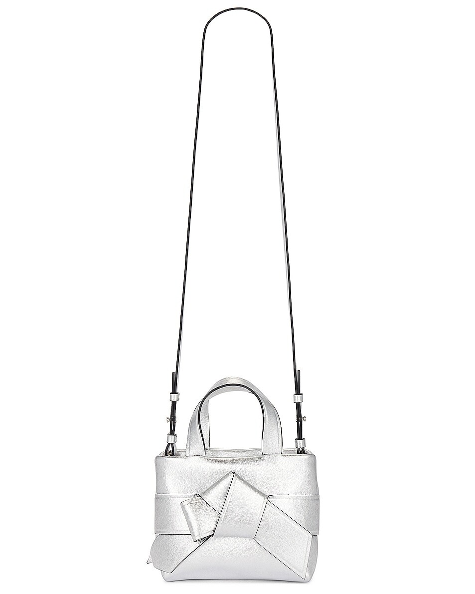 

Сумка кросс-боди Acne Studios Misubi Micro Tote, серебряный