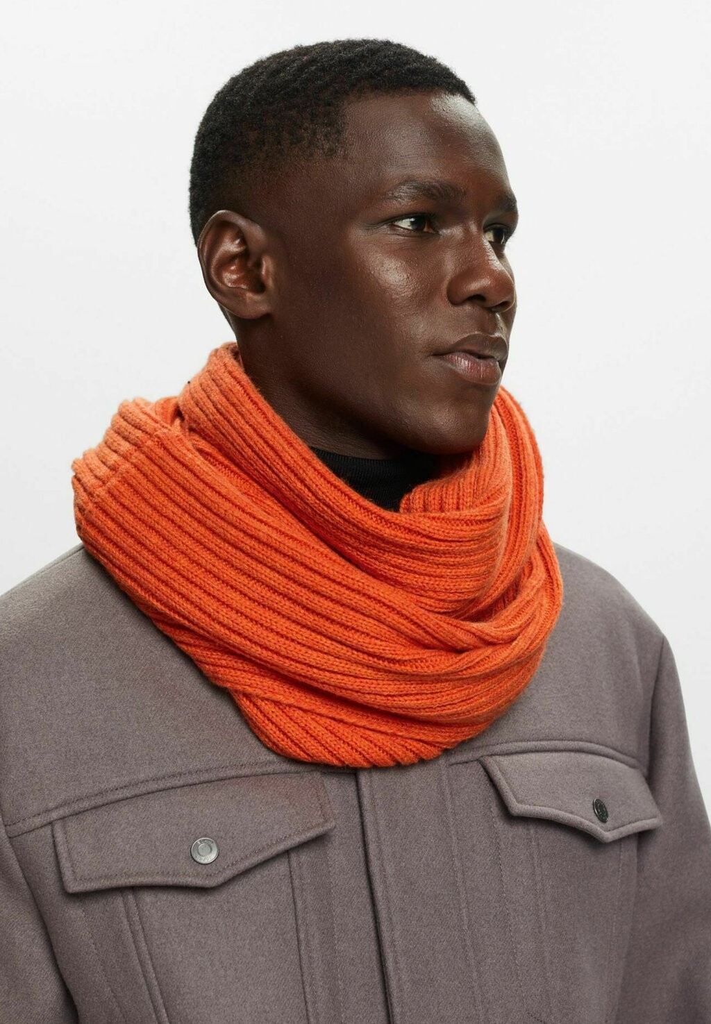 

Снуд Esprit, цвет golden orange