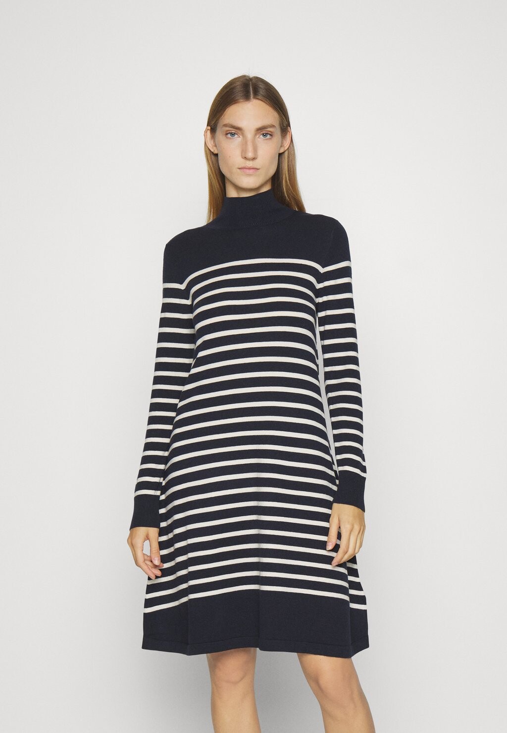 

Вязаное платье WEEKEND MaxMara, синий