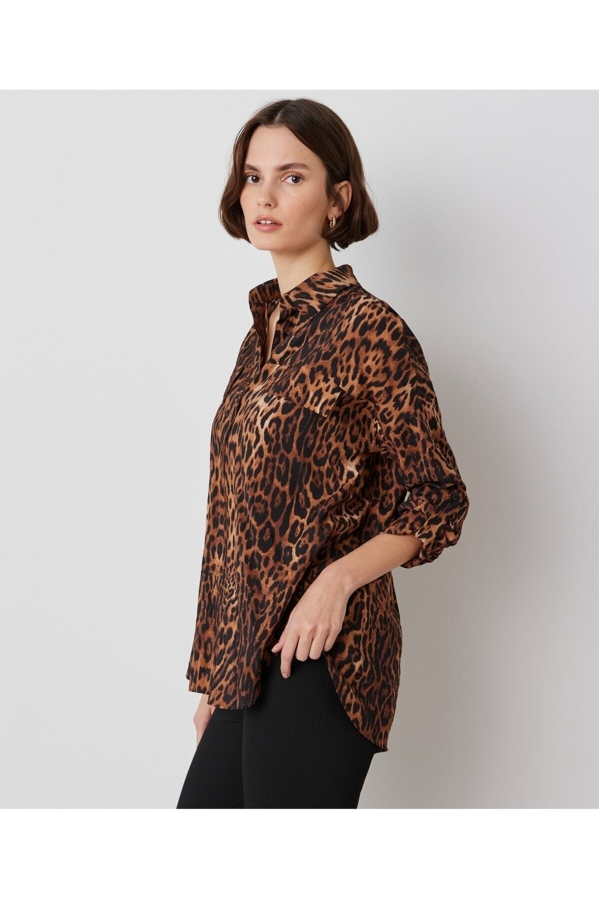 Блузка с леопардовым узором İpekyol, коричневый пушистый рюкзак с леопардовым узором коричневый