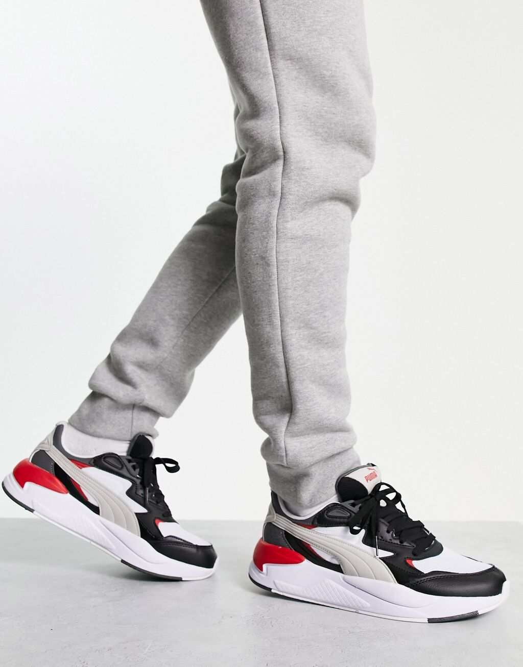

Бело-красные кроссовки Puma X-Ray Speed