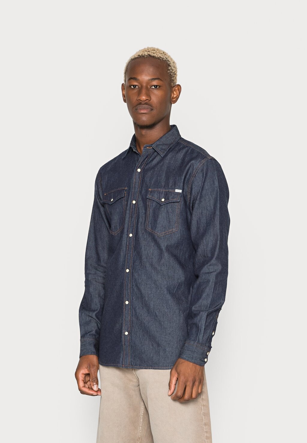 

Рубашка JJESHERIDAN L S NOOS Jack & Jones, темный деним