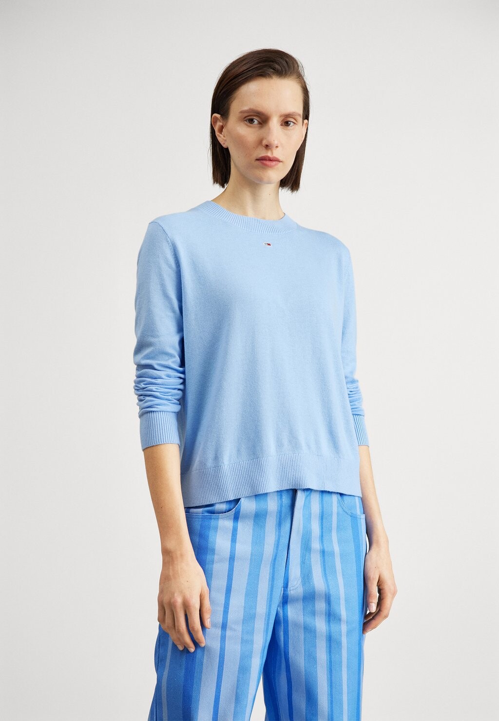 

Свитшот Tommy Jeans СВИТЕР ESSENTIAL CREW NECK, цвет chambray blue