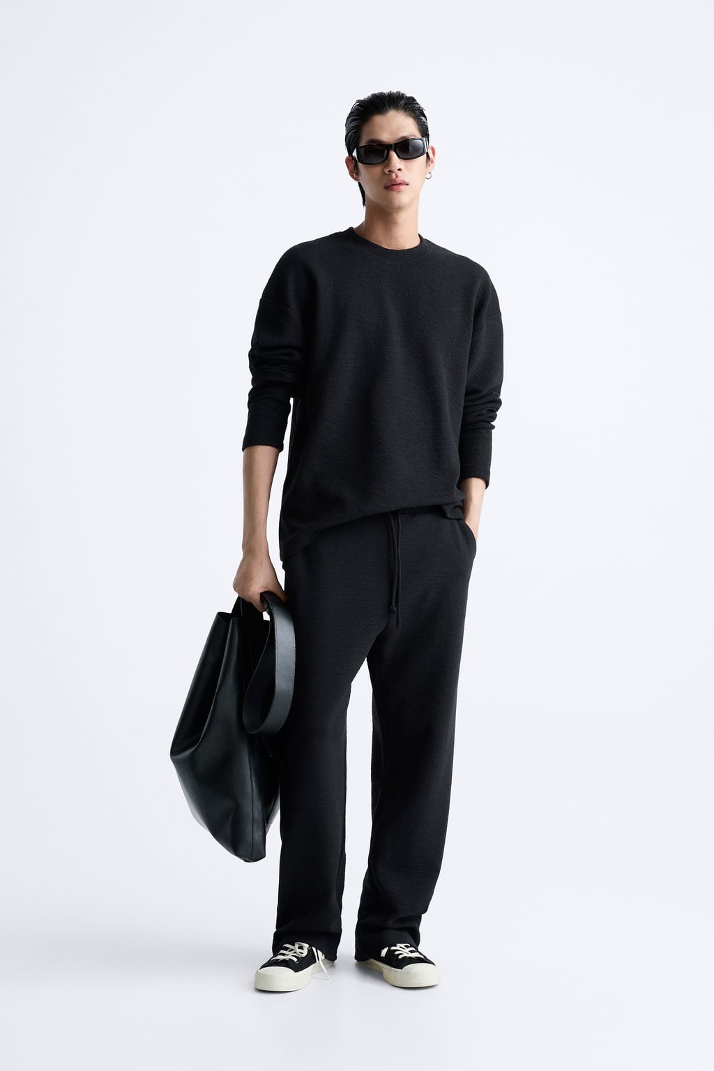 

Текстурированные брюки-джоггеры ZARA, черный