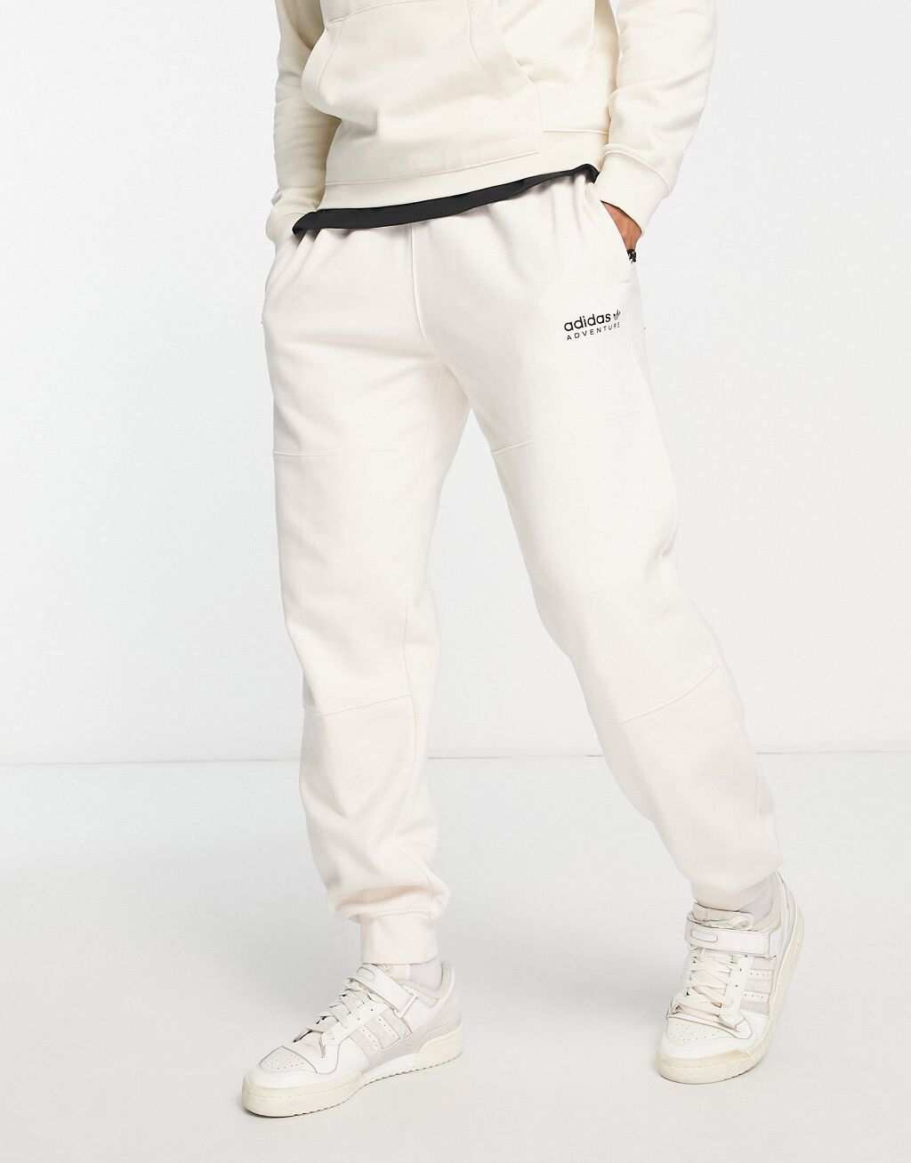 

Белые джоггеры с логотипом adidas Originals Adventure