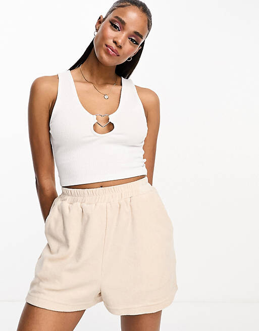 

Белый жилет Pull&Bear с кольцом в форме сердца