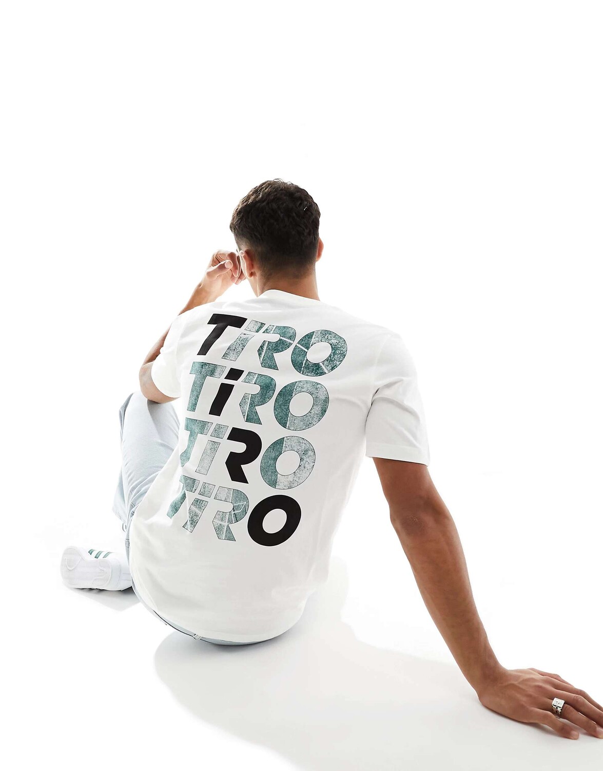 

Белая футболка с короткими рукавами и логотипом adidas Tiro, Белый