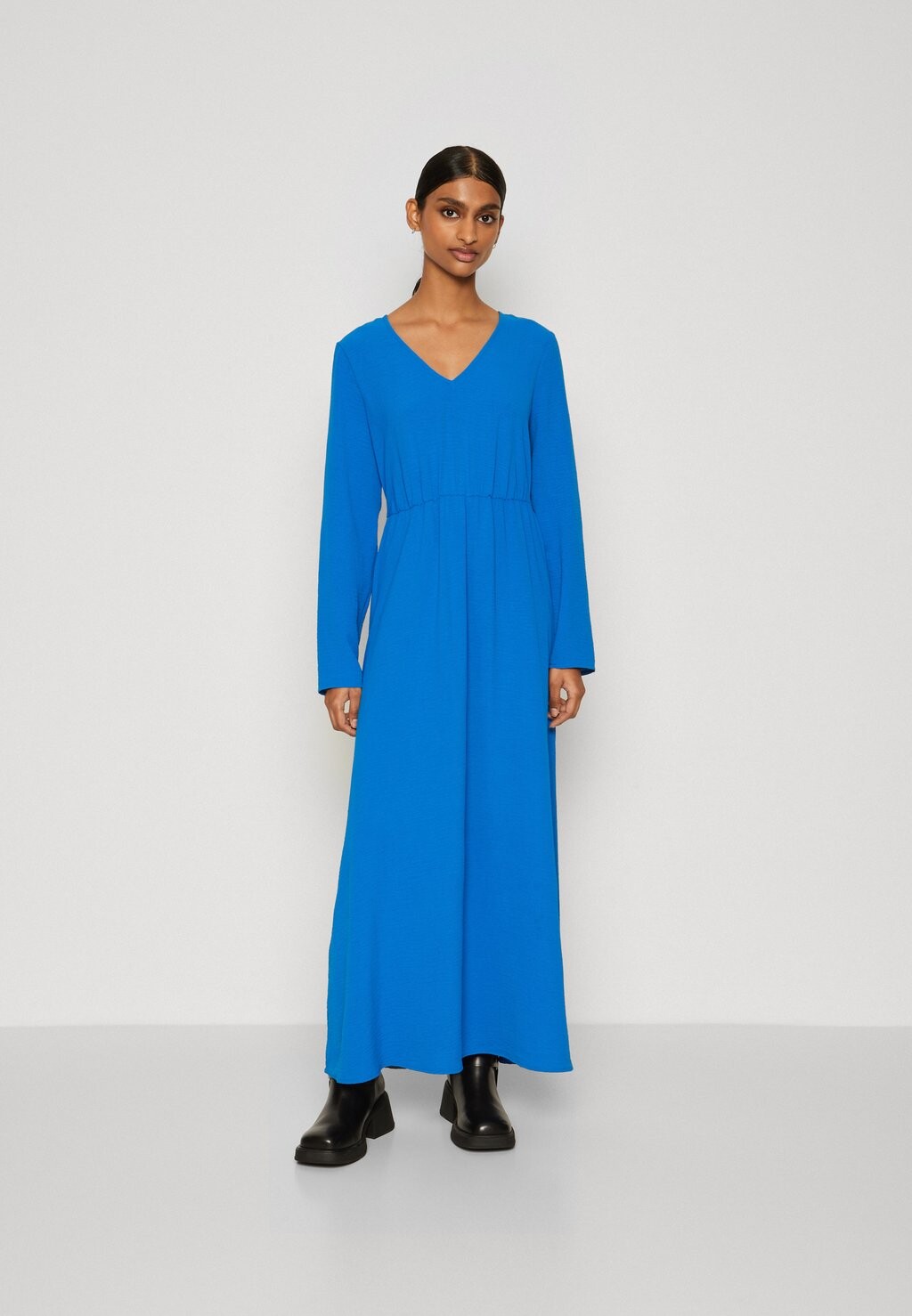 

Платье макси VMALVA V NECK DRESS Vero Moda Petite, цвет skydiver