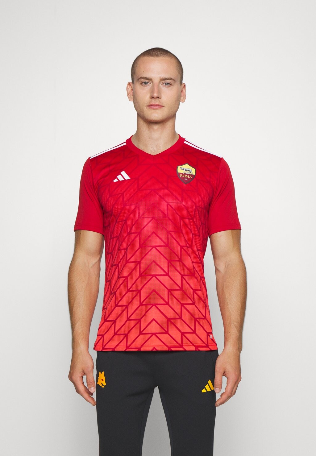 

Спортивная футболка Adidas