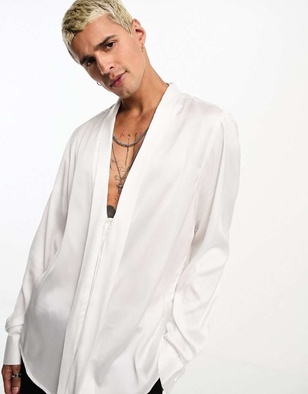 

Белая атласная рубашка с глубоким воротником и бантиком ASOS DESIGN