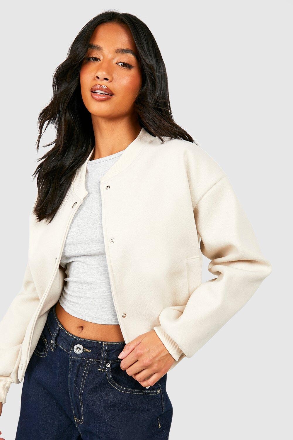 

Укороченный бомбер Petite из шерстяной ткани boohoo, белый