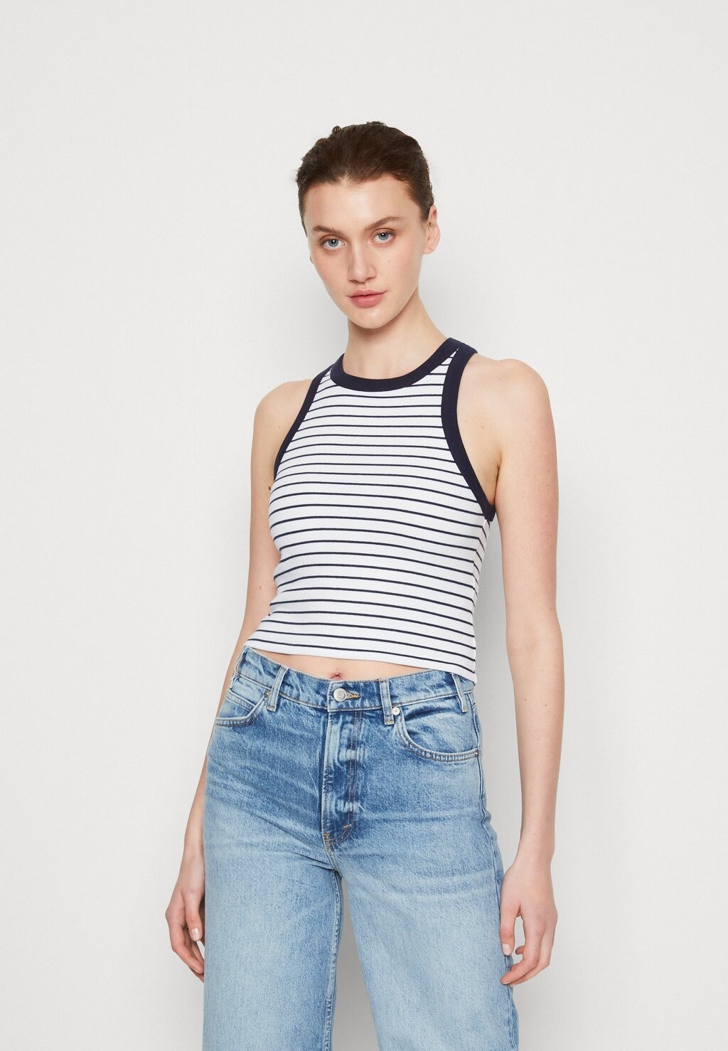 

Топ Abercrombie & Fitch