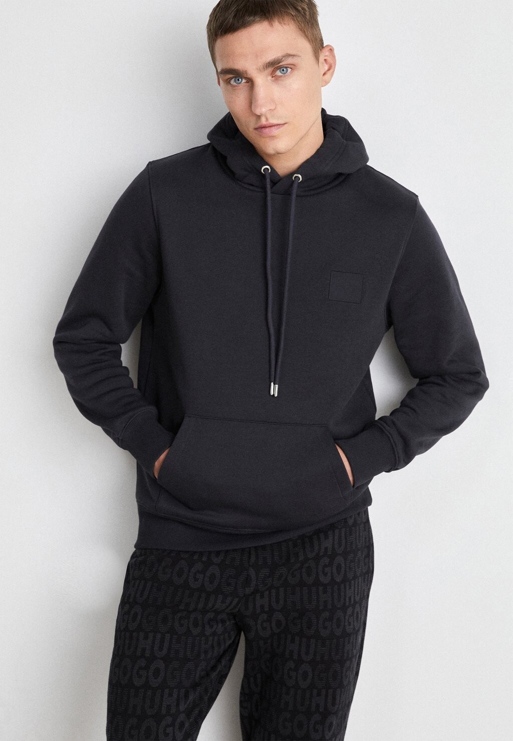 

Толстовка BADGE HOODIE GANT, тёмно-графитовый