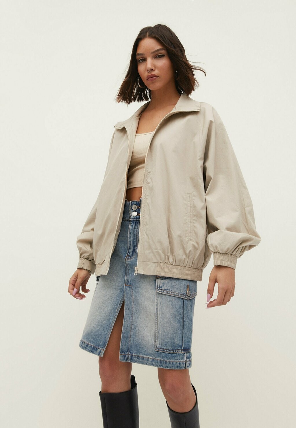 

Легкая куртка Stradivarius