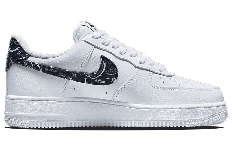 

Кроссовки Nike Air Force 1 Low 07 Essential женские, белый / черный