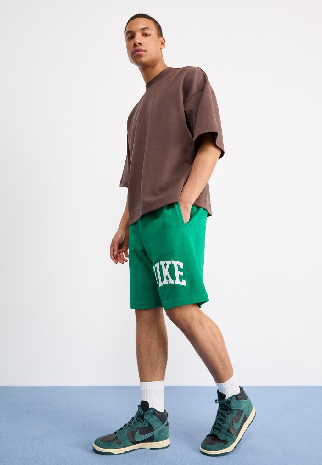 

Спортивные штаны Club Arch Nike, зеленый