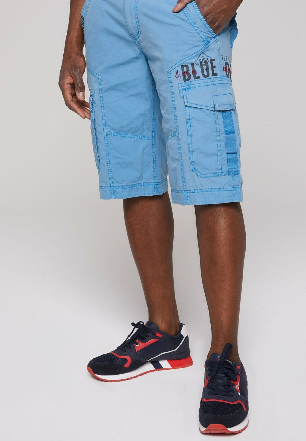 

Шорты SKATER SHORTS MIT TAPES, PRINTS UND STICKEREIEN Camp David, цвет scuba blue