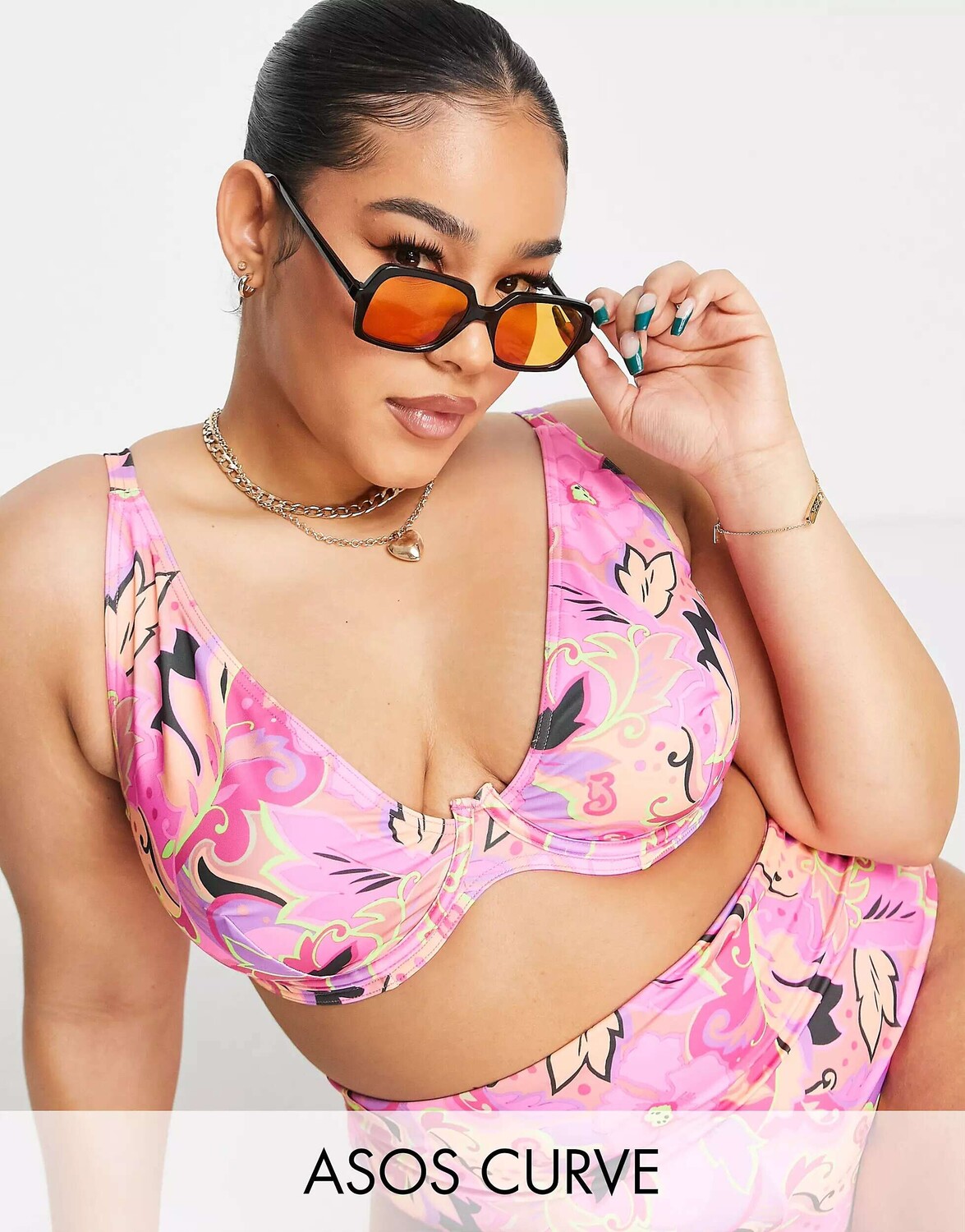 

ASOS DESIGN Curve комбинированный топ бикини на косточках со ступенькой спереди и ярким цветочным принтом