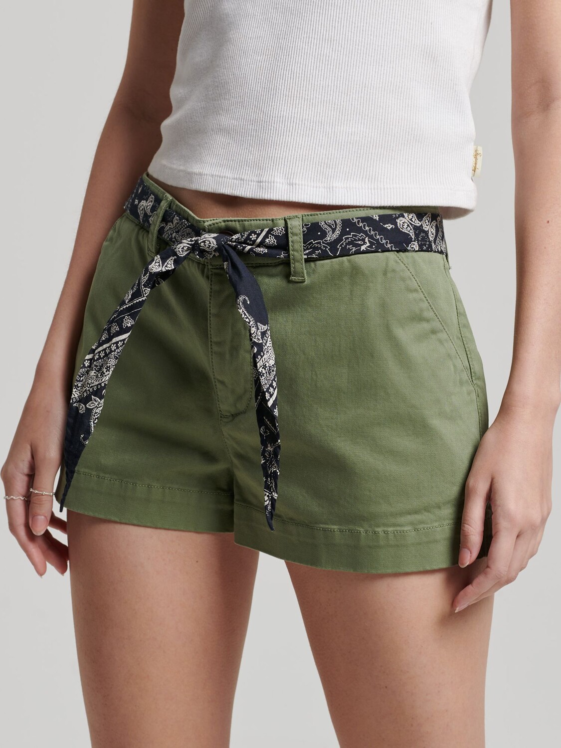

Горячие шорты чинос Superdry, оливковый хаки
