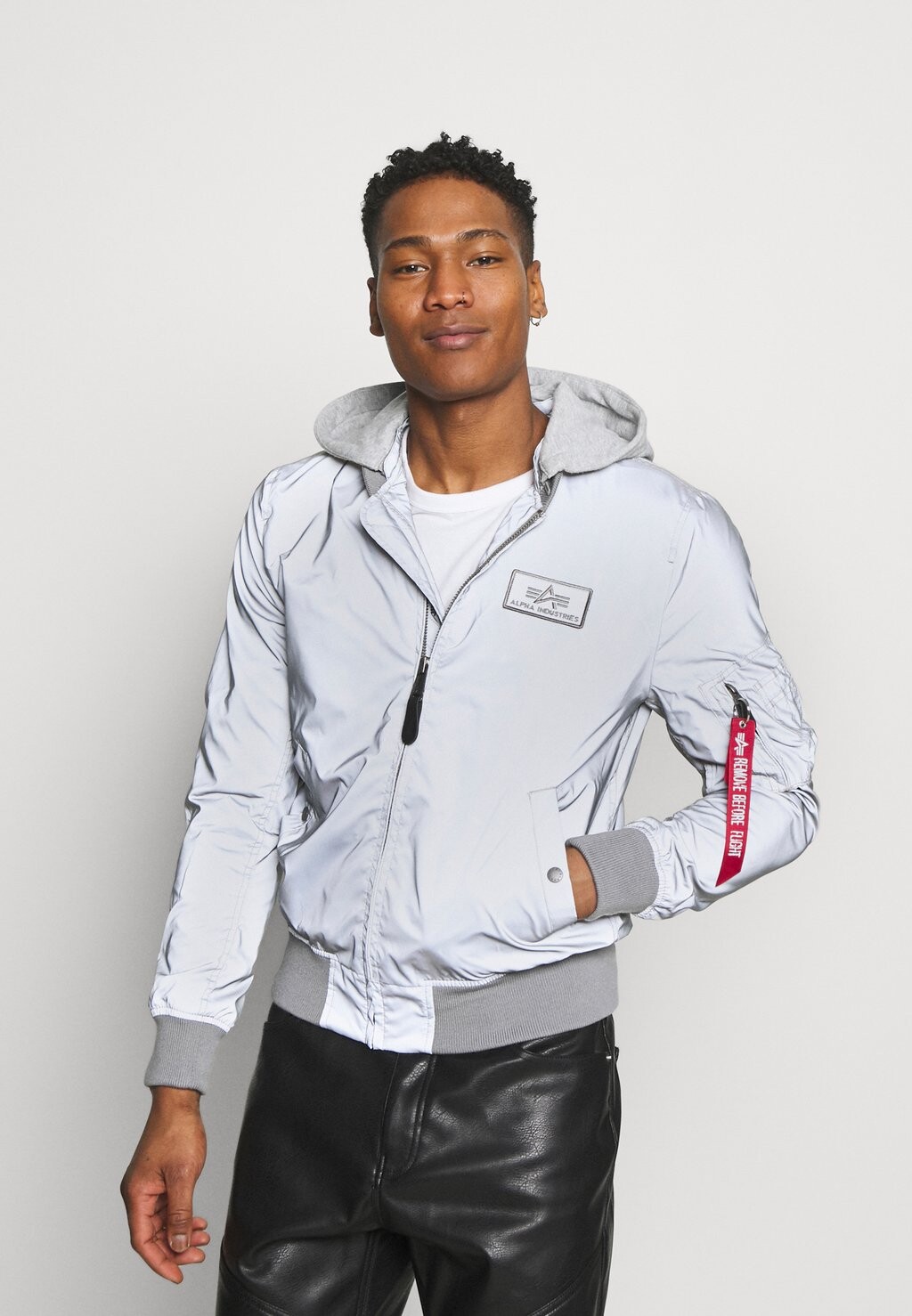 

Куртка-бомбер Alpha Industries, серебро