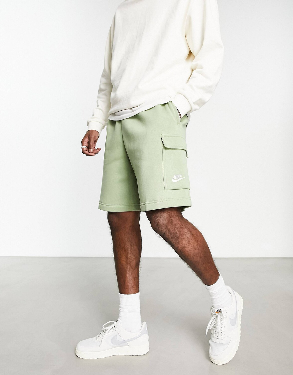 

Зеленые флисовые шорты карго Nike Club