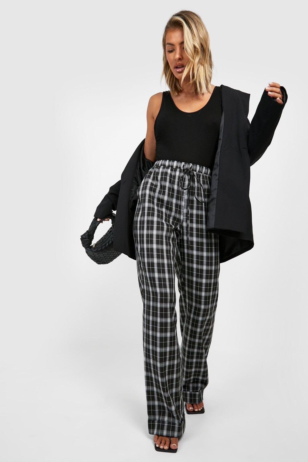 

Брюки с широкими ногими в клетку Boohoo, черный